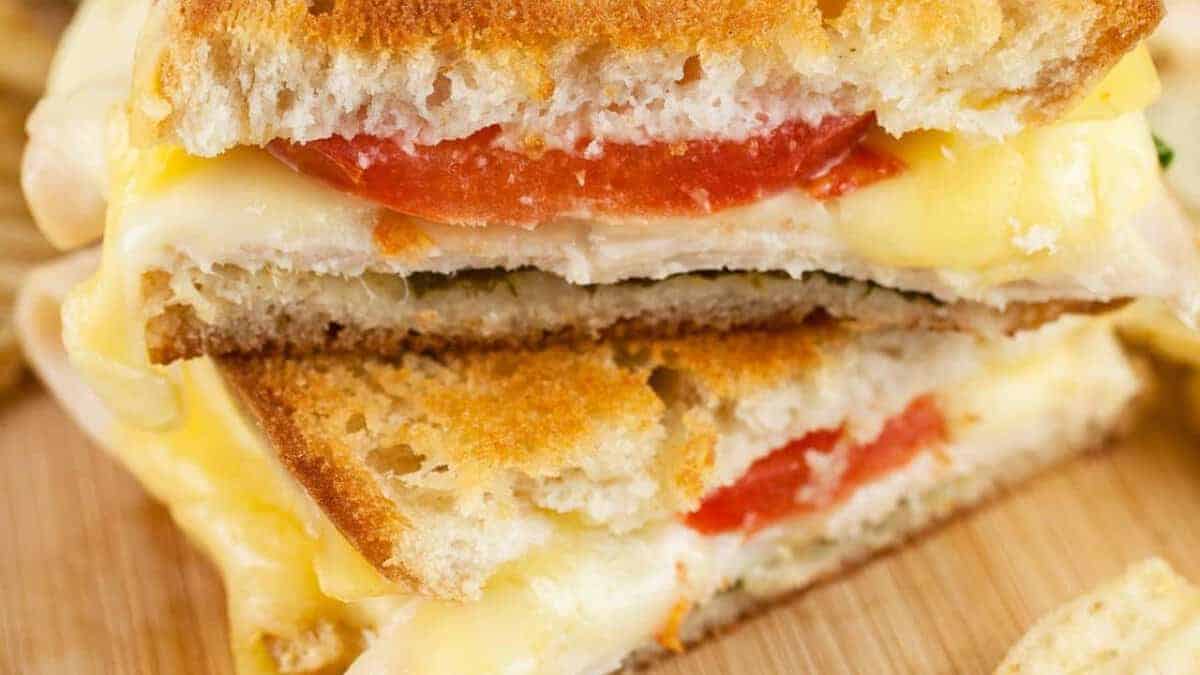 GOUDA CHICKEN GRILLED CHEESE.