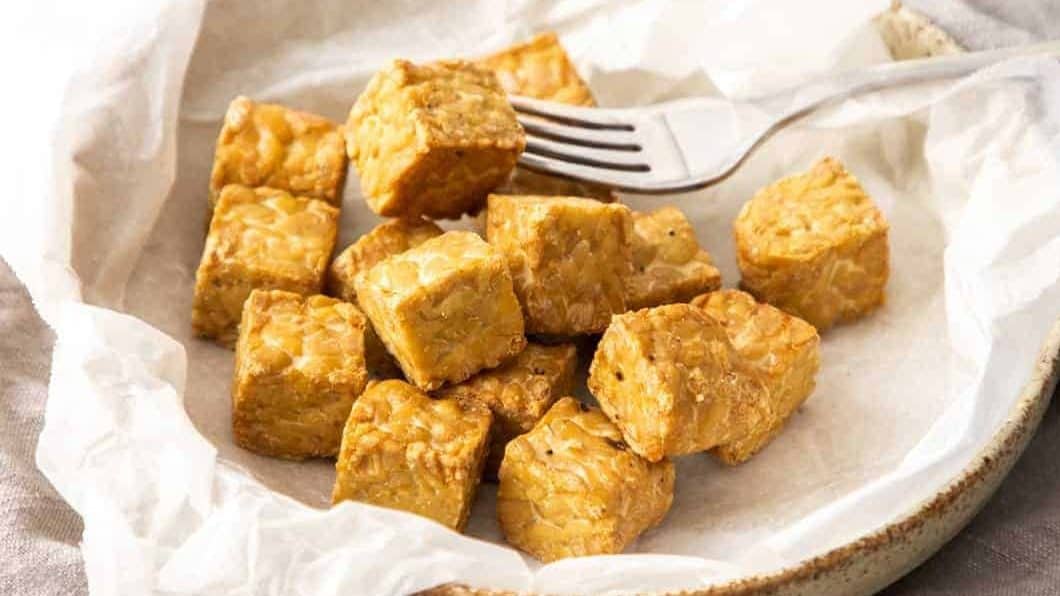 Air fryer tempeh on a plate.
