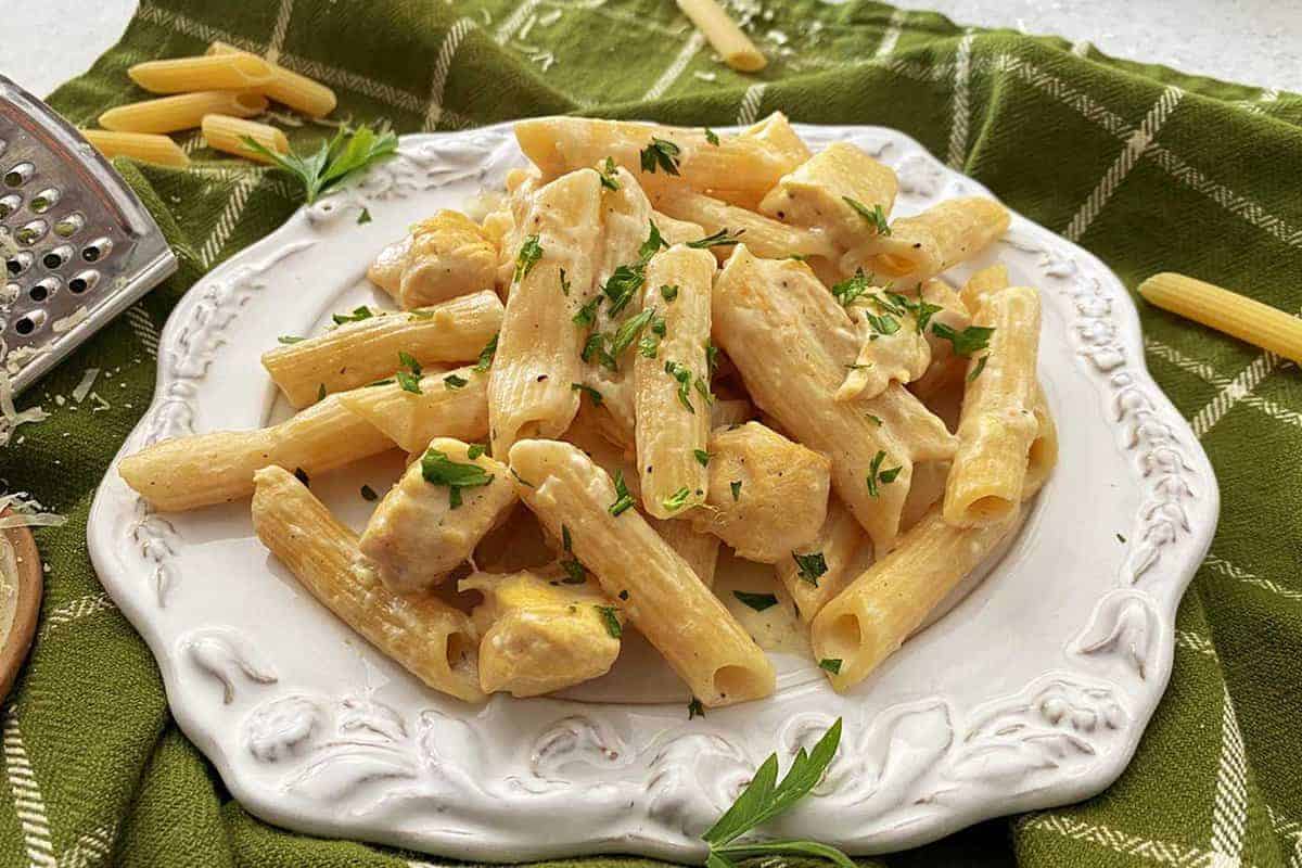 Chicken alfredo on a plate.