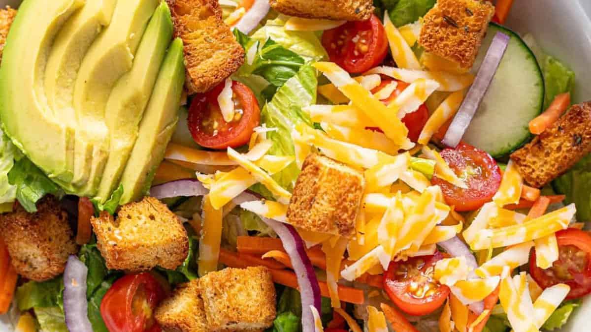 A serving of house salad.