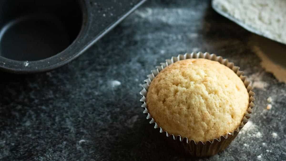 A vanilla muffin.
