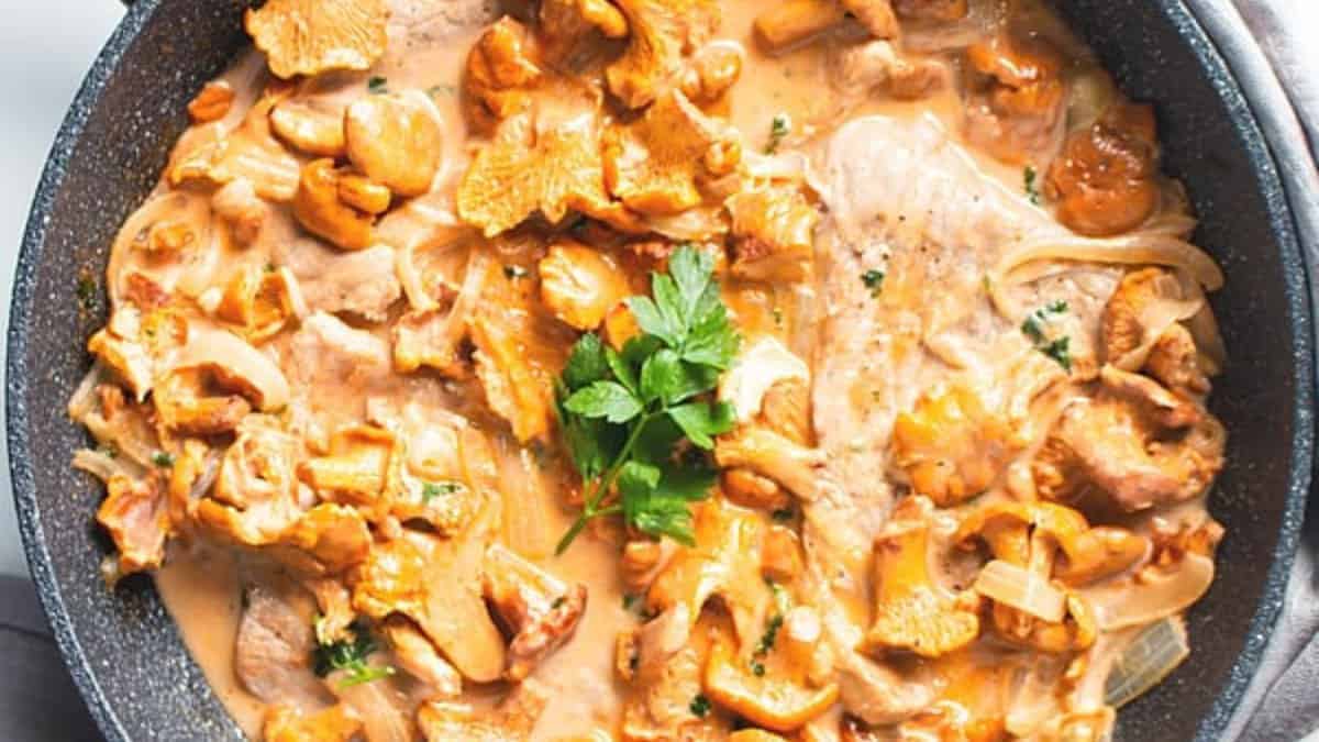 Classic Jägerschnitzel .