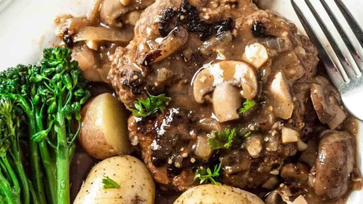 Salisbury Steak (with Mushroom Gravy).